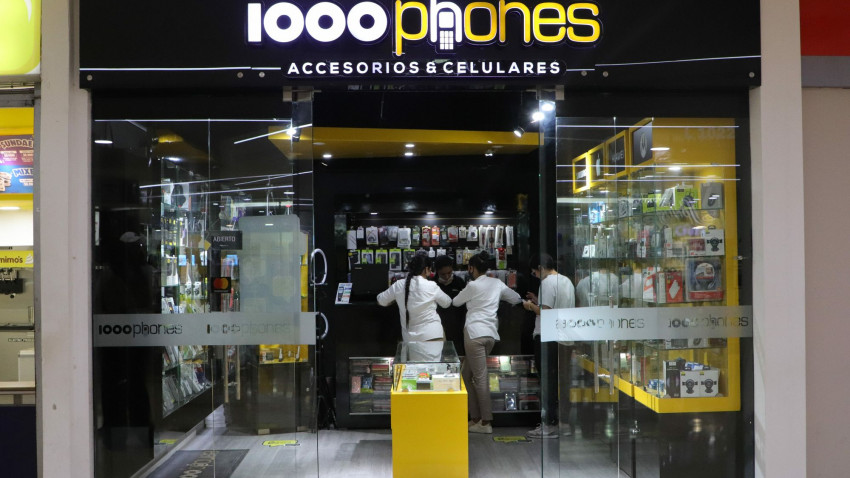 1000IPHONES - Guatapuri Centro Comercial